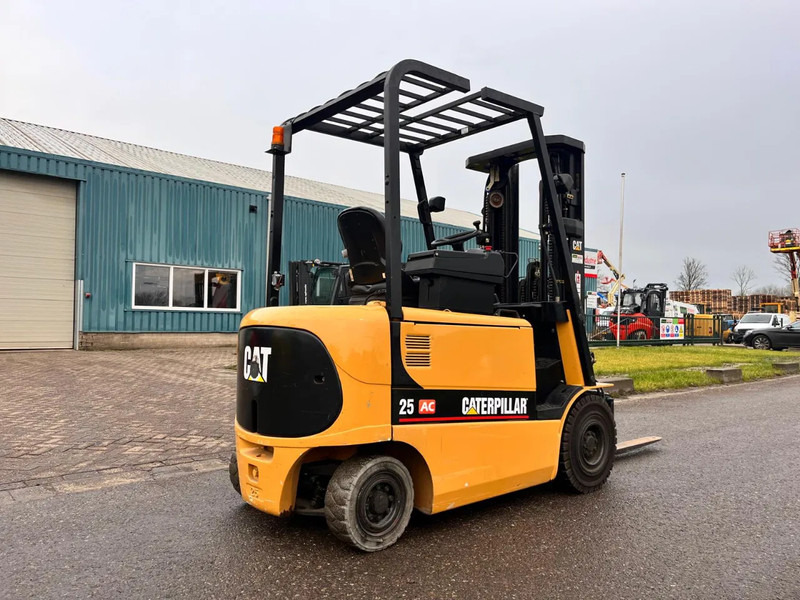 Caterpillar EP25K- PAC - Chariot élévateur électrique: photos 5 Caterpillar EP25K- PAC - Chariot élévateur électrique: photos 5