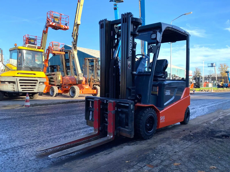 Toyota 8FBMT35 - Chariot élévateur électrique: photos 4 Toyota 8FBMT35 - Chariot élévateur électrique: photos 4