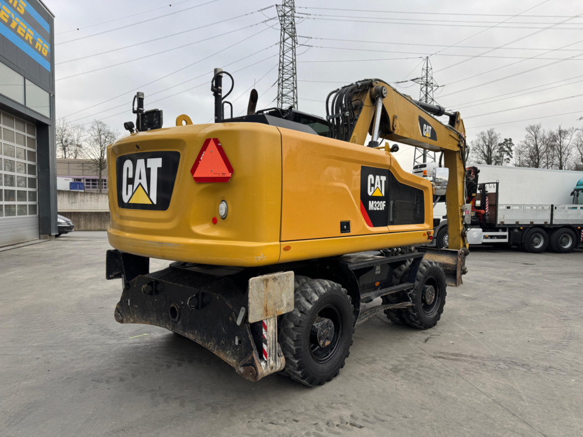 CATERPILLAR M320F Oilquick - Pelle sur pneus: photos 4 CATERPILLAR M320F Oilquick - Pelle sur pneus: photos 4