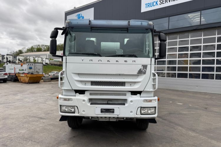 Iveco Trakker 450 8x4 (Liebherr 9m3 2018) - Camion malaxeur: photos 2 Iveco Trakker 450 8x4 (Liebherr 9m3 2018) - Camion malaxeur: photos 2