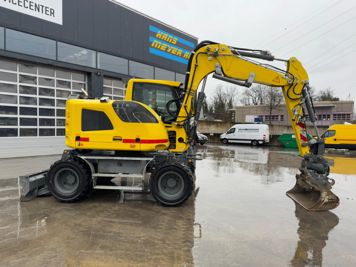 LIEBHERR 910 Compact Litronic Powertilt - Pelle sur pneus: photos 3 LIEBHERR 910 Compact Litronic Powertilt - Pelle sur pneus: photos 3