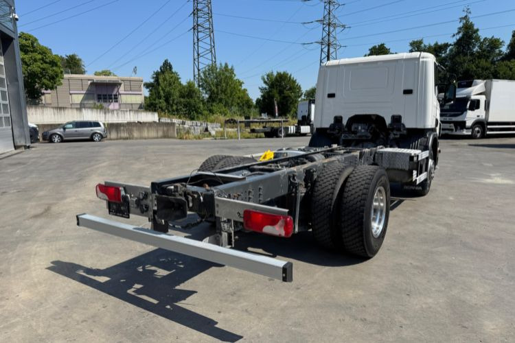 Châssis cabine Scania P400 4x2 Chassis: photos 6