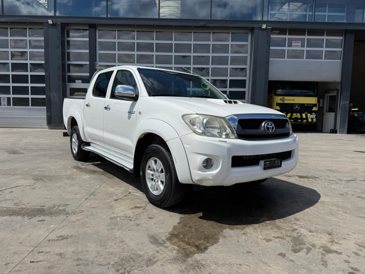 TOYOTA Hilux 3.0D 4WD - Pick-up: photos 3 TOYOTA Hilux 3.0D 4WD - Pick-up: photos 3