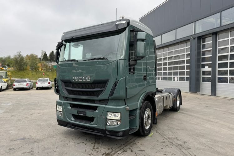 Iveco 480 4x2 Hydraulik & Kompressor - Tracteur routier: photos 1 Iveco 480 4x2 Hydraulik & Kompressor - Tracteur routier: photos 1