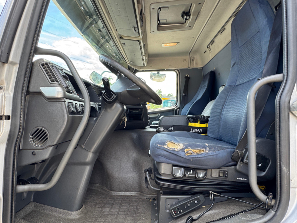 Camion grue VOLVO FM-400 4x2 Bonfiglioli 15000-4: photos 12 Camion grue VOLVO FM-400 4x2 Bonfiglioli 15000-4: photos 12