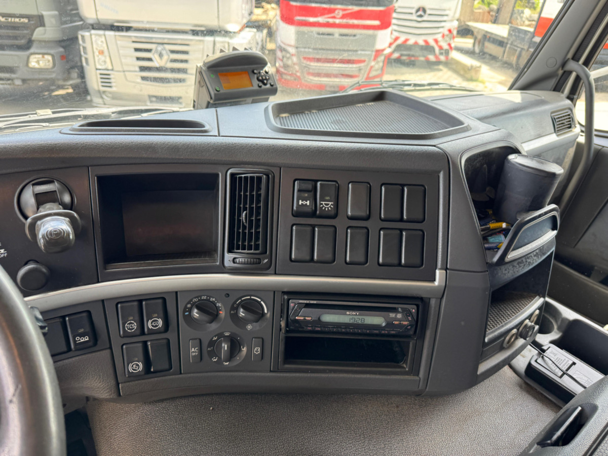 Camion grue VOLVO FM-400 4x2 Bonfiglioli 15000-4: photos 15 Camion grue VOLVO FM-400 4x2 Bonfiglioli 15000-4: photos 15