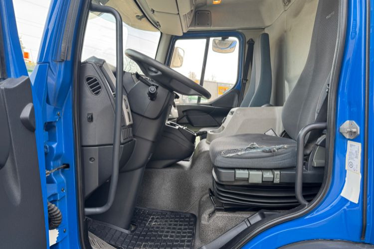 Camion à rideaux coulissants Volvo FLL-290: photos 12
