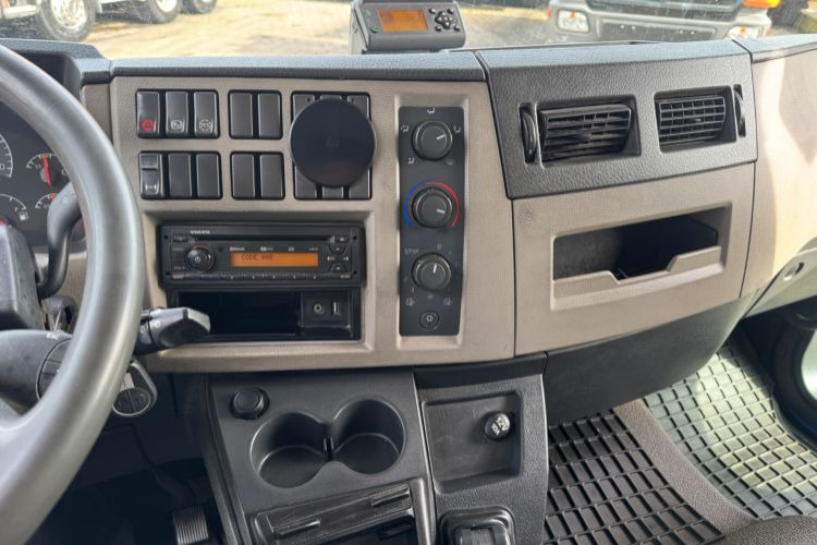 Camion à rideaux coulissants Volvo FLL-290: photos 15
