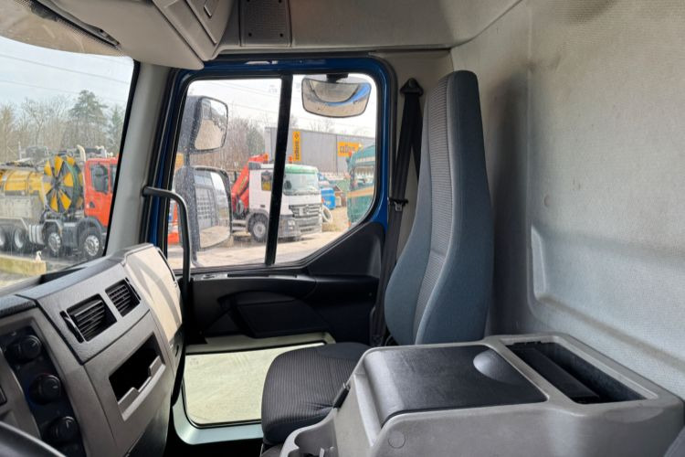 Camion à rideaux coulissants Volvo FLL-290: photos 14