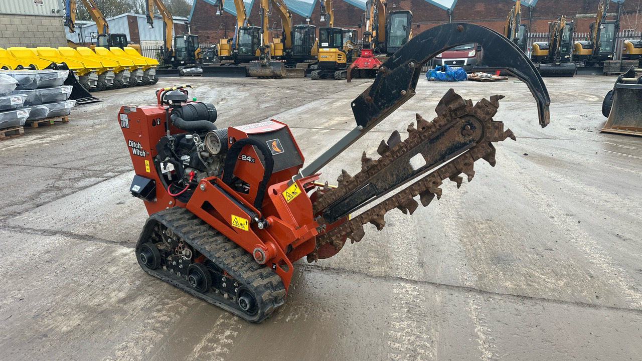 DITCH WITCH C24X - Autre matériel: photos 2 DITCH WITCH C24X - Autre matériel: photos 2