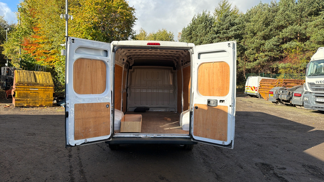 Fourgon utilitaire Citroen Relay 35 2.2 BlueHDi 140PS: photos 9 Fourgon utilitaire Citroen Relay 35 2.2 BlueHDi 140PS: photos 9