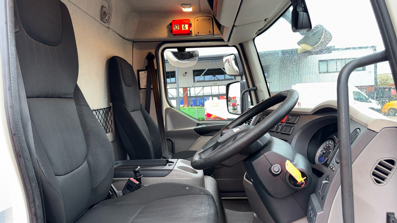 DAF LF 180 - Camion à rideaux coulissants: photos 5 DAF LF 180 - Camion à rideaux coulissants: photos 5