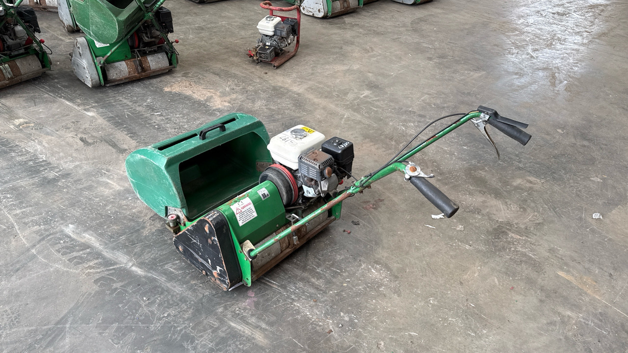 DENNIS FT20 PEDESTRIAN CYLINDER MOWER WITH GRASS BOX - Motofaucheuse: photos 4 DENNIS FT20 PEDESTRIAN CYLINDER MOWER WITH GRASS BOX - Motofaucheuse: photos 4
