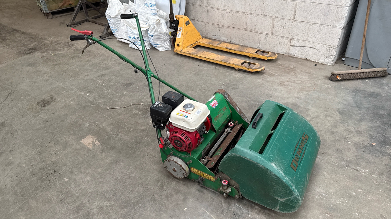 DENNIS FT510 PEDESTRIAN CYLINDER MOWER WITH 9K UNIT AND GRASS BOX - Matériel de chantier: photos 1 DENNIS FT510 PEDESTRIAN CYLINDER MOWER WITH 9K UNIT AND GRASS BOX - Matériel de chantier: photos 1