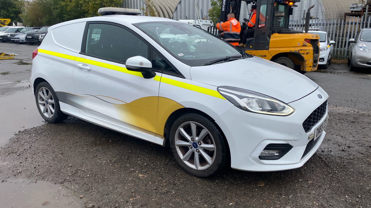 FORD FIESTA 1.5 TDCI 85PS - Voiture: photos 1 FORD FIESTA 1.5 TDCI 85PS - Voiture: photos 1