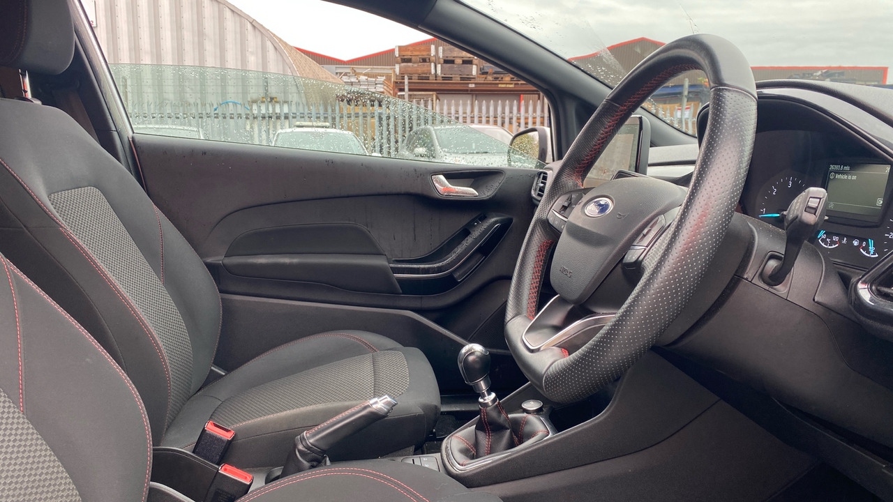 FORD FIESTA 1.5 TDCI 85PS - Voiture: photos 5 FORD FIESTA 1.5 TDCI 85PS - Voiture: photos 5