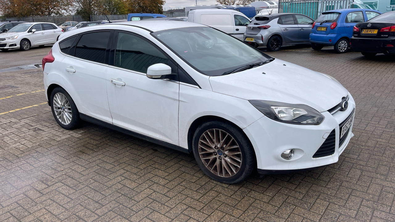 FORD FOCUS 1.0 ECO BOOST - Voiture à hayon: photos 1 FORD FOCUS 1.0 ECO BOOST - Voiture à hayon: photos 1