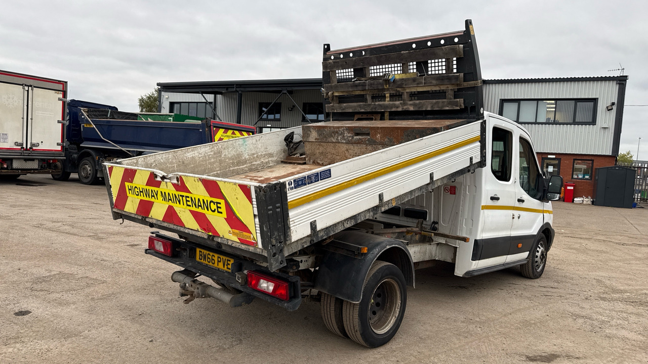 FORD TRANSIT 350 2.2 TDCi 125ps - Utilitaire benne: photos 4 FORD TRANSIT 350 2.2 TDCi 125ps - Utilitaire benne: photos 4