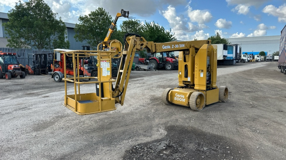 GENIE 230/20N - Camion avec nacelle: photos 1 GENIE 230/20N - Camion avec nacelle: photos 1