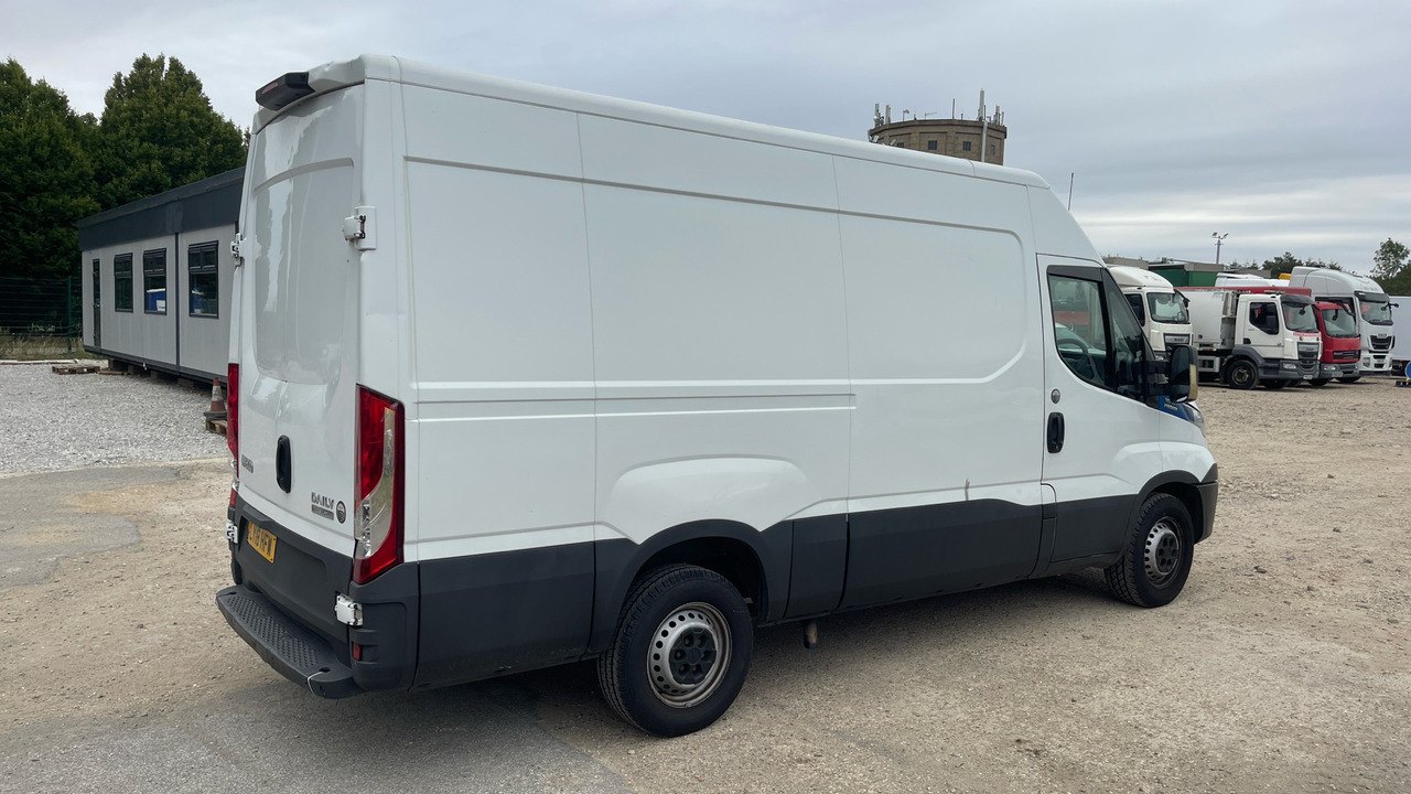 IVECO DAILY 35-140 - Fourgon utilitaire: photos 4 IVECO DAILY 35-140 - Fourgon utilitaire: photos 4