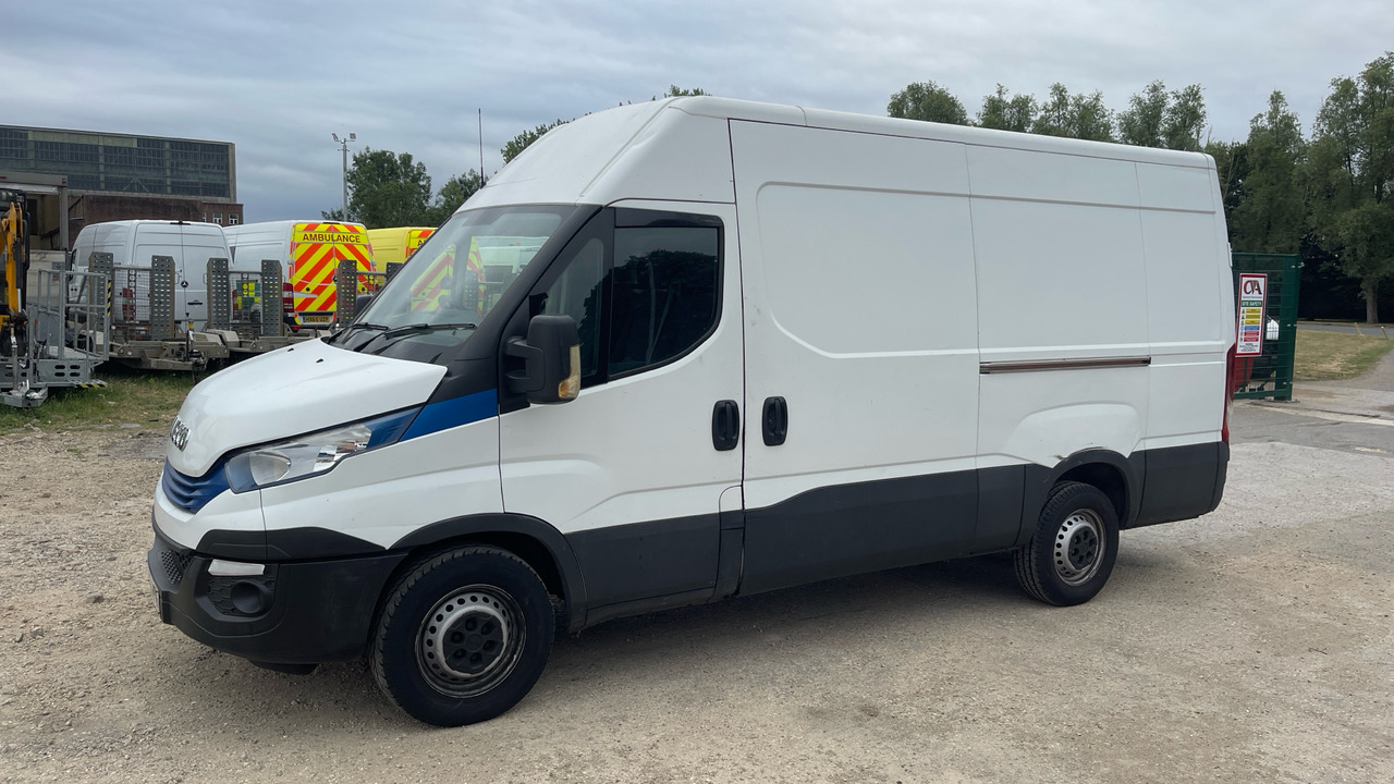IVECO DAILY 35-140 - Fourgon utilitaire: photos 2 IVECO DAILY 35-140 - Fourgon utilitaire: photos 2