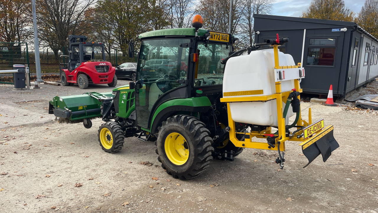 JOHN DEERE 2038R - Tracteur agricole: photos 3 JOHN DEERE 2038R - Tracteur agricole: photos 3