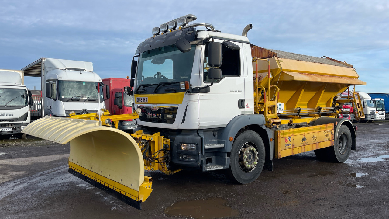 MAN TG-M 18.250 - Engin de déneigement: photos 2 MAN TG-M 18.250 - Engin de déneigement: photos 2