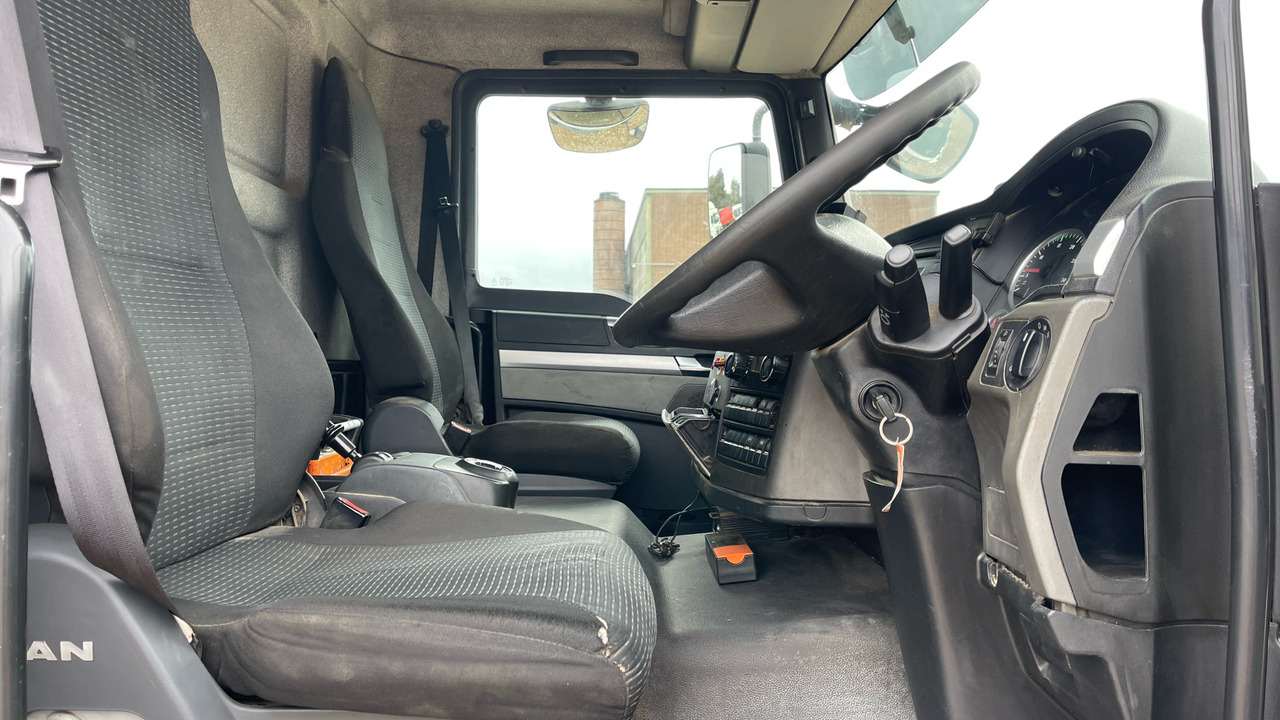 MAN TGM 26.340 - Camion plateau, Camion grue: photos 5 MAN TGM 26.340 - Camion plateau, Camion grue: photos 5