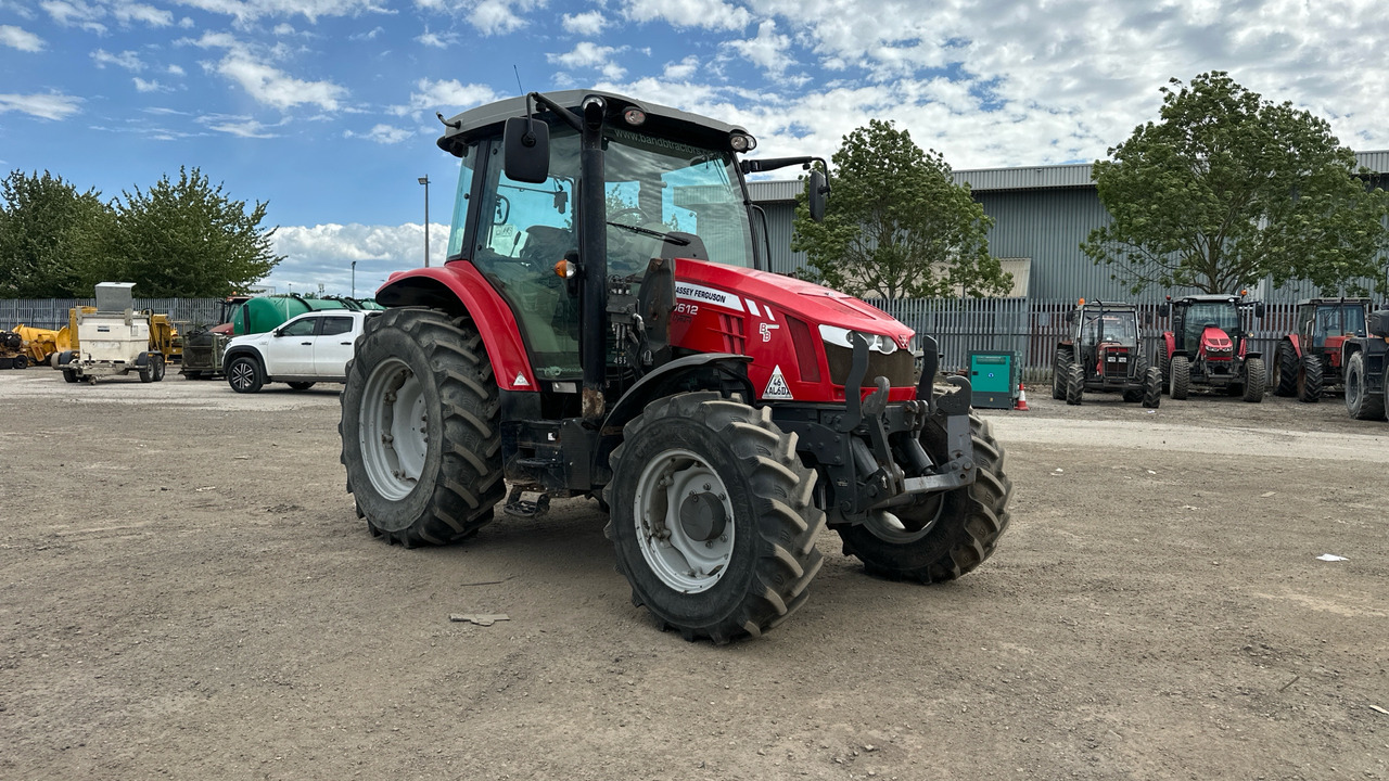MASSEY FERGUSON 5612 DYNA 4 - Tracteur agricole: photos 1 MASSEY FERGUSON 5612 DYNA 4 - Tracteur agricole: photos 1