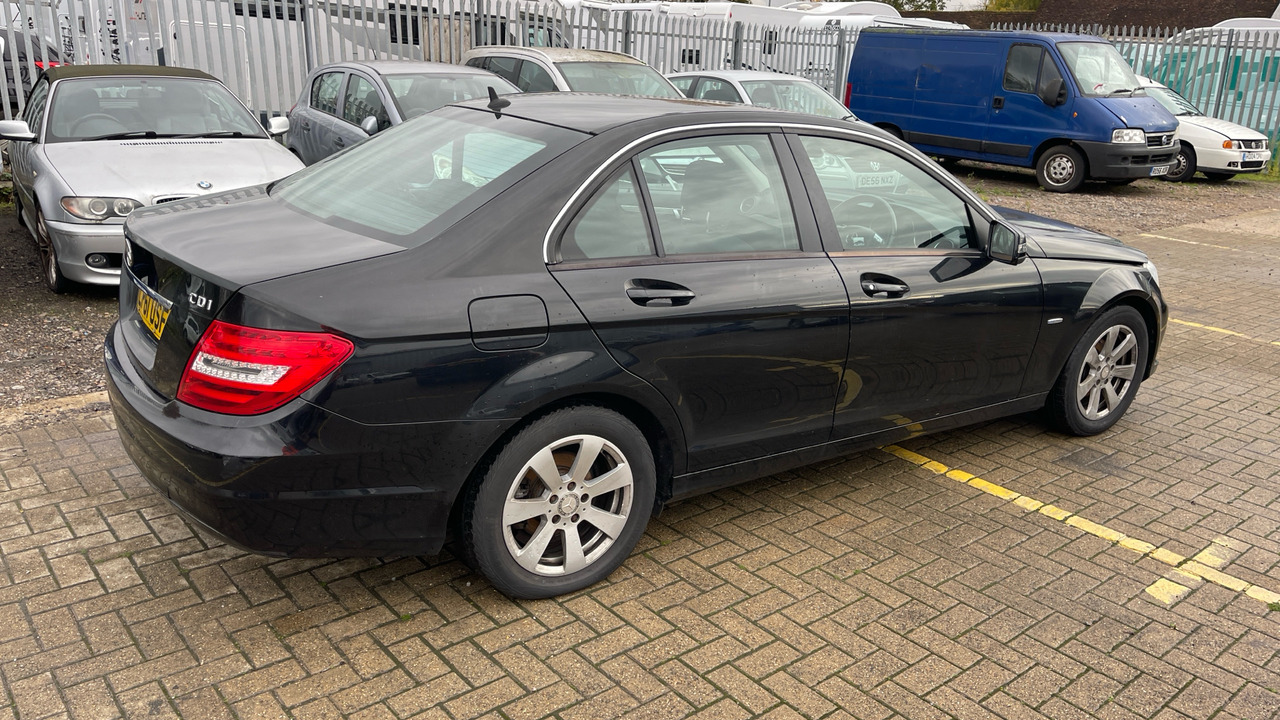 MERCEDES-BENZ C200 - Berline: photos 4 MERCEDES-BENZ C200 - Berline: photos 4