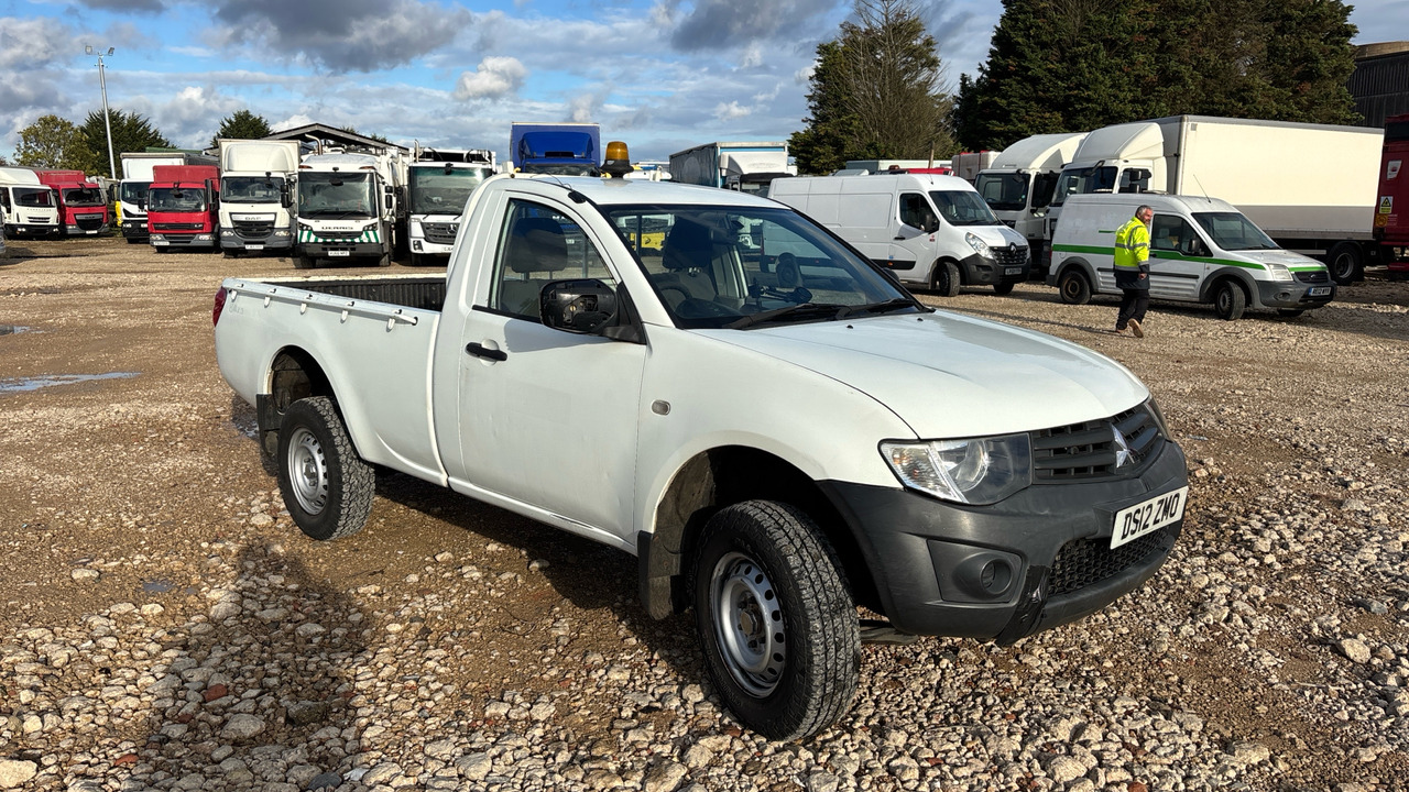 MITSUBISHI L200 - Pick-up: photos 1 MITSUBISHI L200 - Pick-up: photos 1