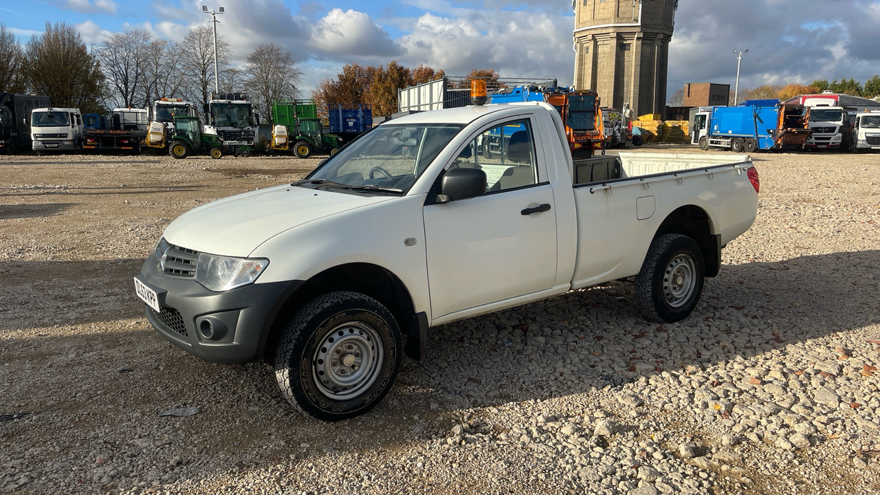 MITSUBISHI L200 - Pick-up: photos 2 MITSUBISHI L200 - Pick-up: photos 2
