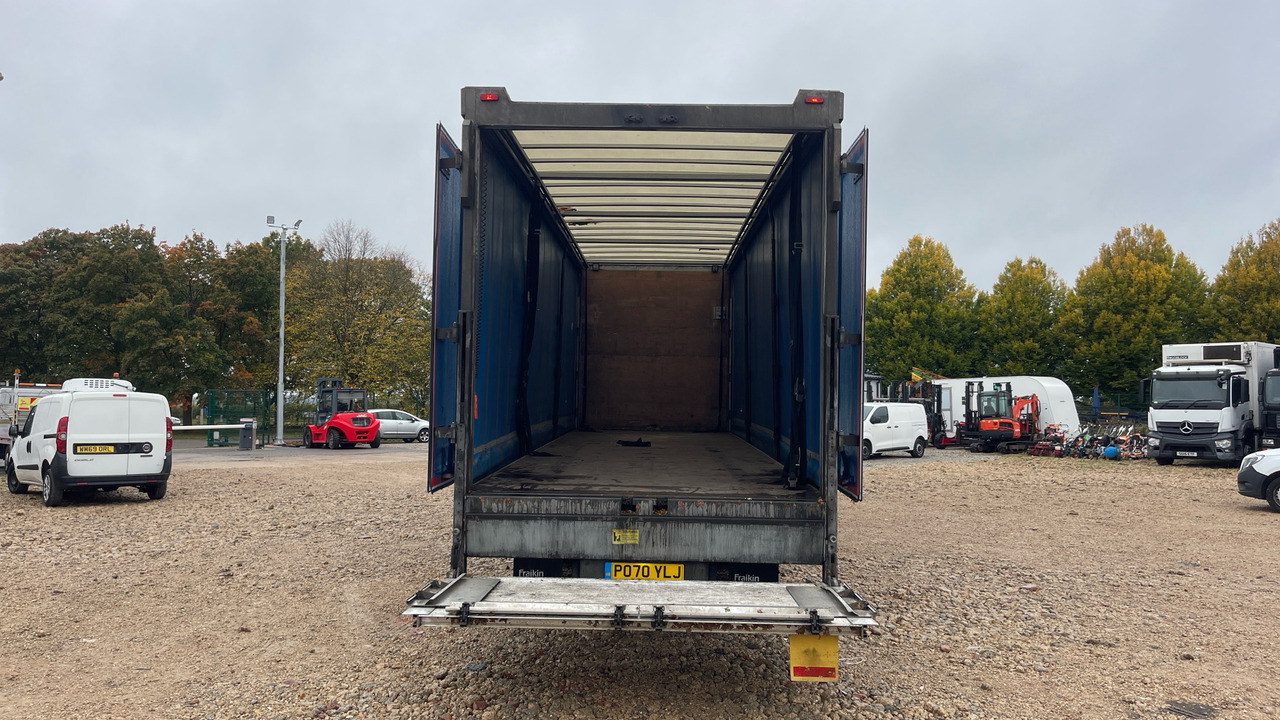 Camion à rideaux coulissants Mercedes-Benz Antos: photos 10