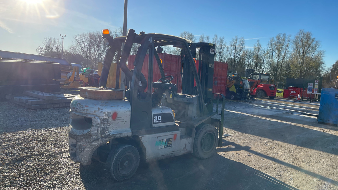 NISSAN YG1D2A300 - Chariot élévateur diesel: photos 3 NISSAN YG1D2A300 - Chariot élévateur diesel: photos 3