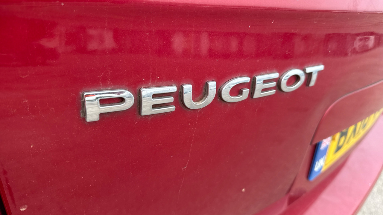 Voiture PEUGEOT 5008 2.0 HDI 150PS: photos 16 Voiture PEUGEOT 5008 2.0 HDI 150PS: photos 16