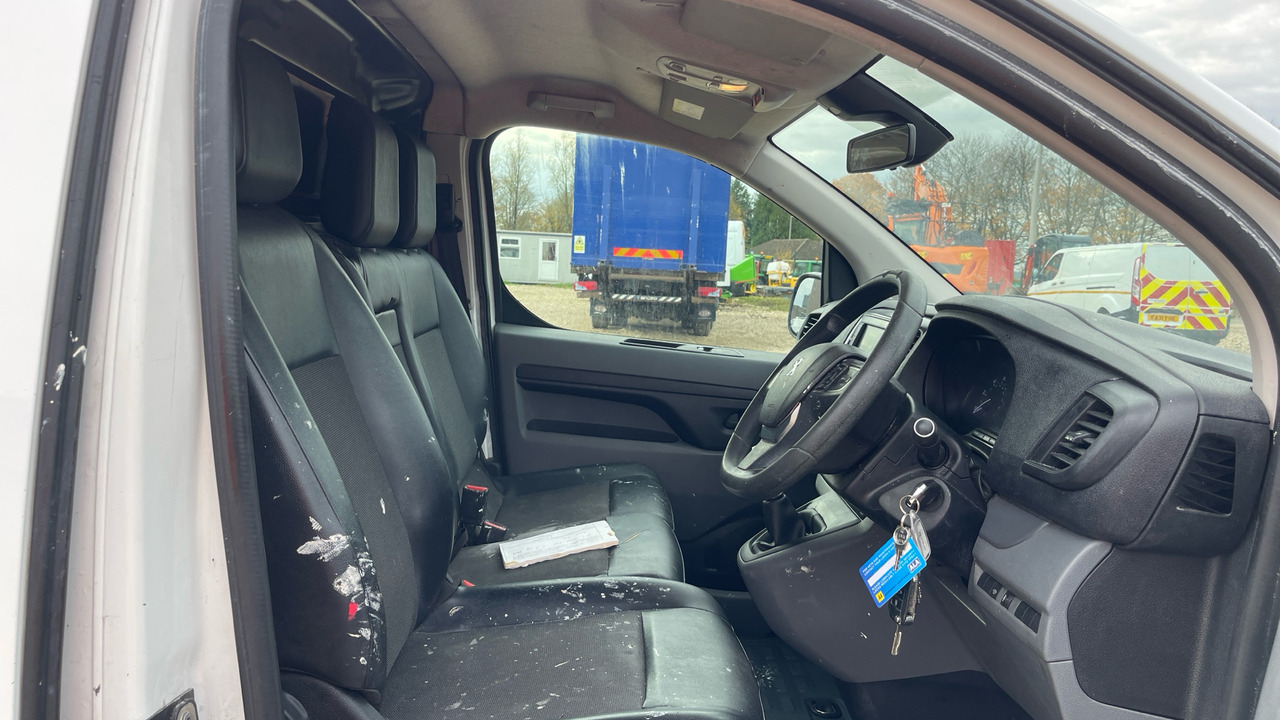 PEUGEOT EXPERT PROFESSIONAL 1200 1.5 BLUE HDI 100PS - Fourgonnette: photos 5 PEUGEOT EXPERT PROFESSIONAL 1200 1.5 BLUE HDI 100PS - Fourgonnette: photos 5