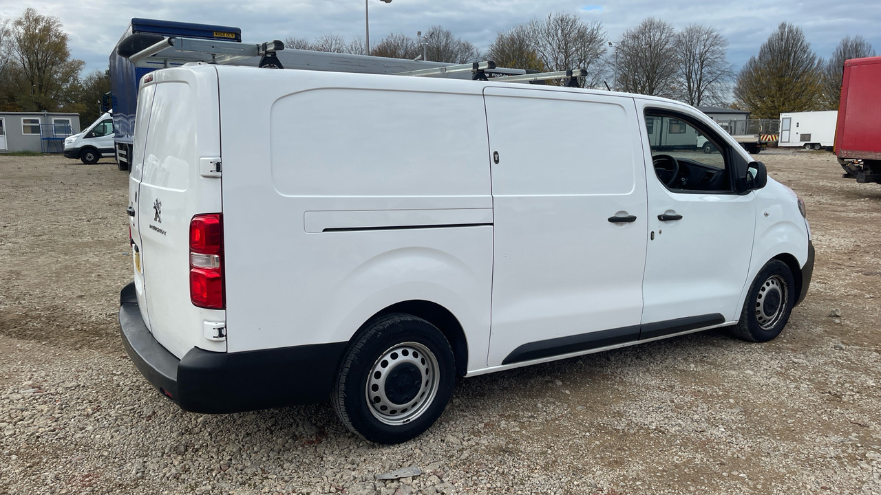 PEUGEOT EXPERT PROFESSIONAL 1200 1.5 BLUE HDI 100PS - Fourgonnette: photos 4 PEUGEOT EXPERT PROFESSIONAL 1200 1.5 BLUE HDI 100PS - Fourgonnette: photos 4