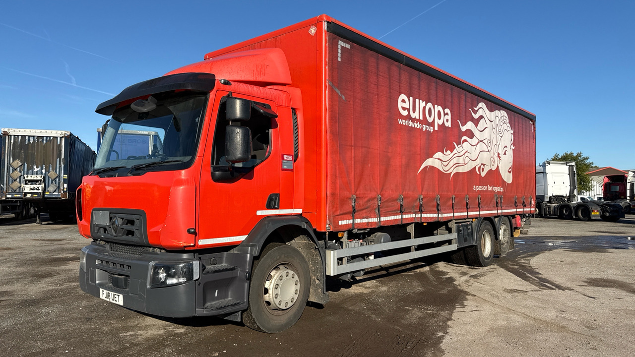 RENAULT D 26 - Camion à rideaux coulissants: photos 2 RENAULT D 26 - Camion à rideaux coulissants: photos 2