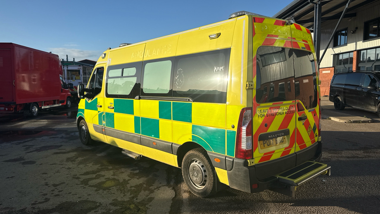 RENAULT MASTER 150.39 - Ambulance: photos 3 RENAULT MASTER 150.39 - Ambulance: photos 3