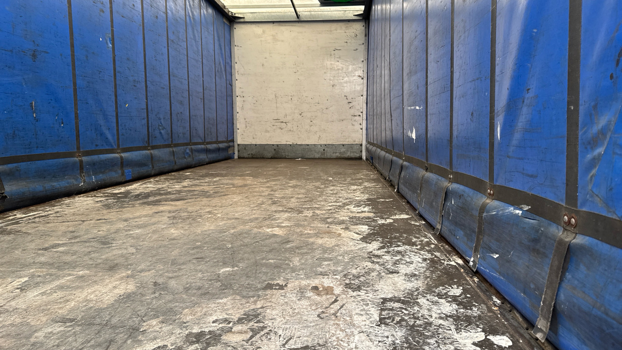 Camion à rideaux coulissants SCANIA P 250: photos 10