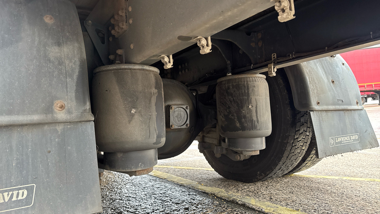 Camion à rideaux coulissants SCANIA P 250: photos 12