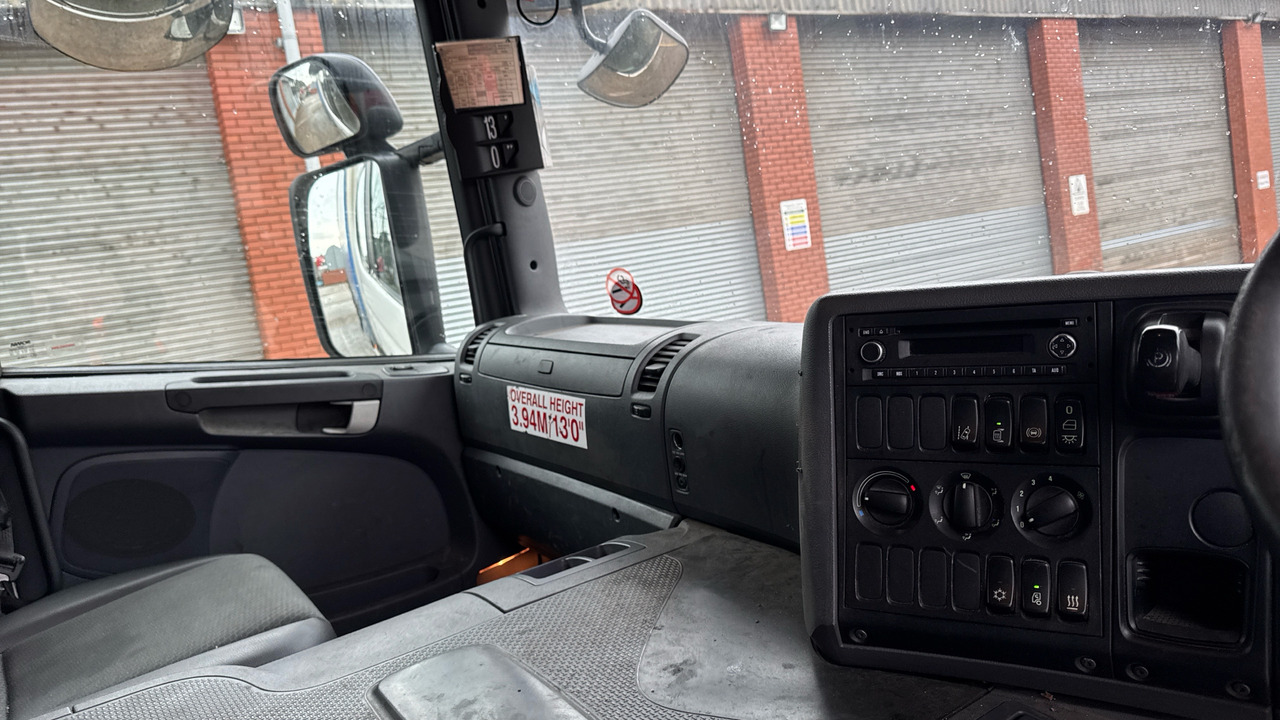 Camion à rideaux coulissants SCANIA P 250: photos 17