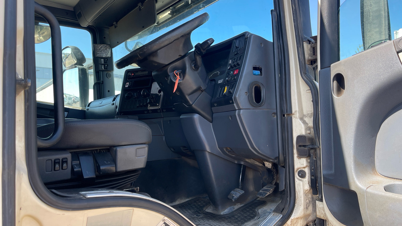 SCANIA P 370 - Camion benne: photos 5 SCANIA P 370 - Camion benne: photos 5