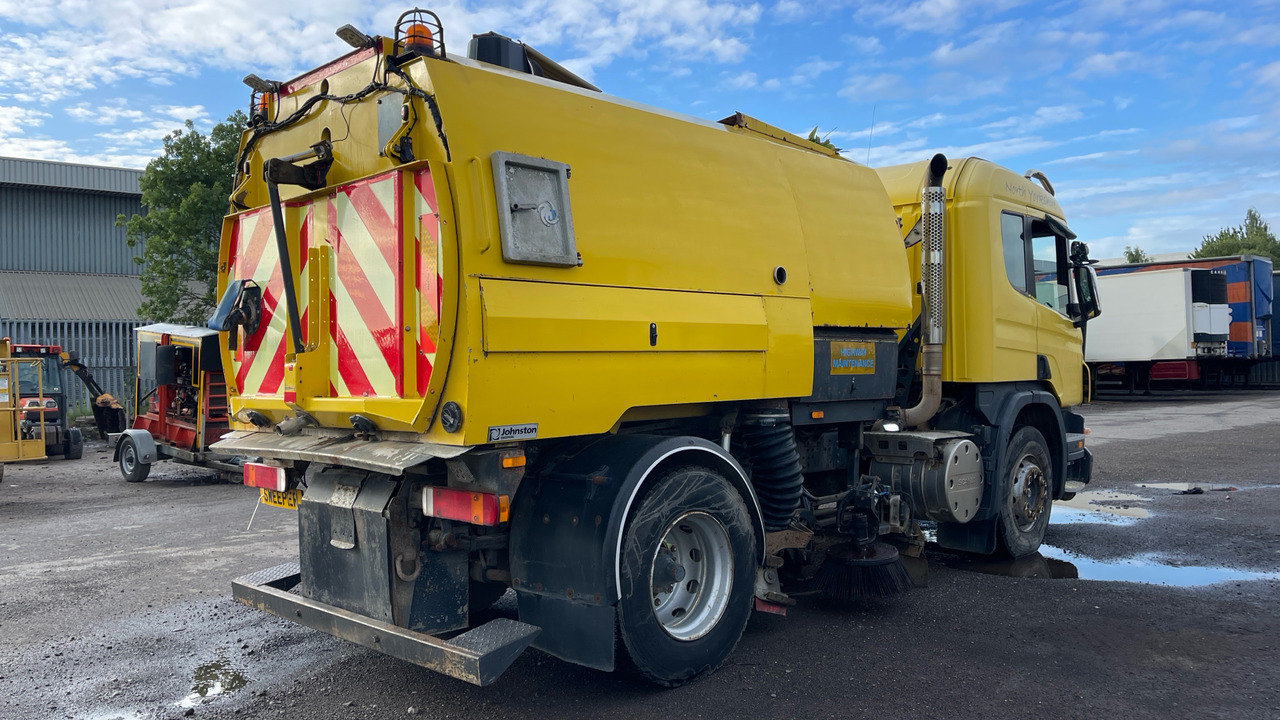 SCANIA p 230 - Balayeuse de voirie: photos 4 SCANIA p 230 - Balayeuse de voirie: photos 4