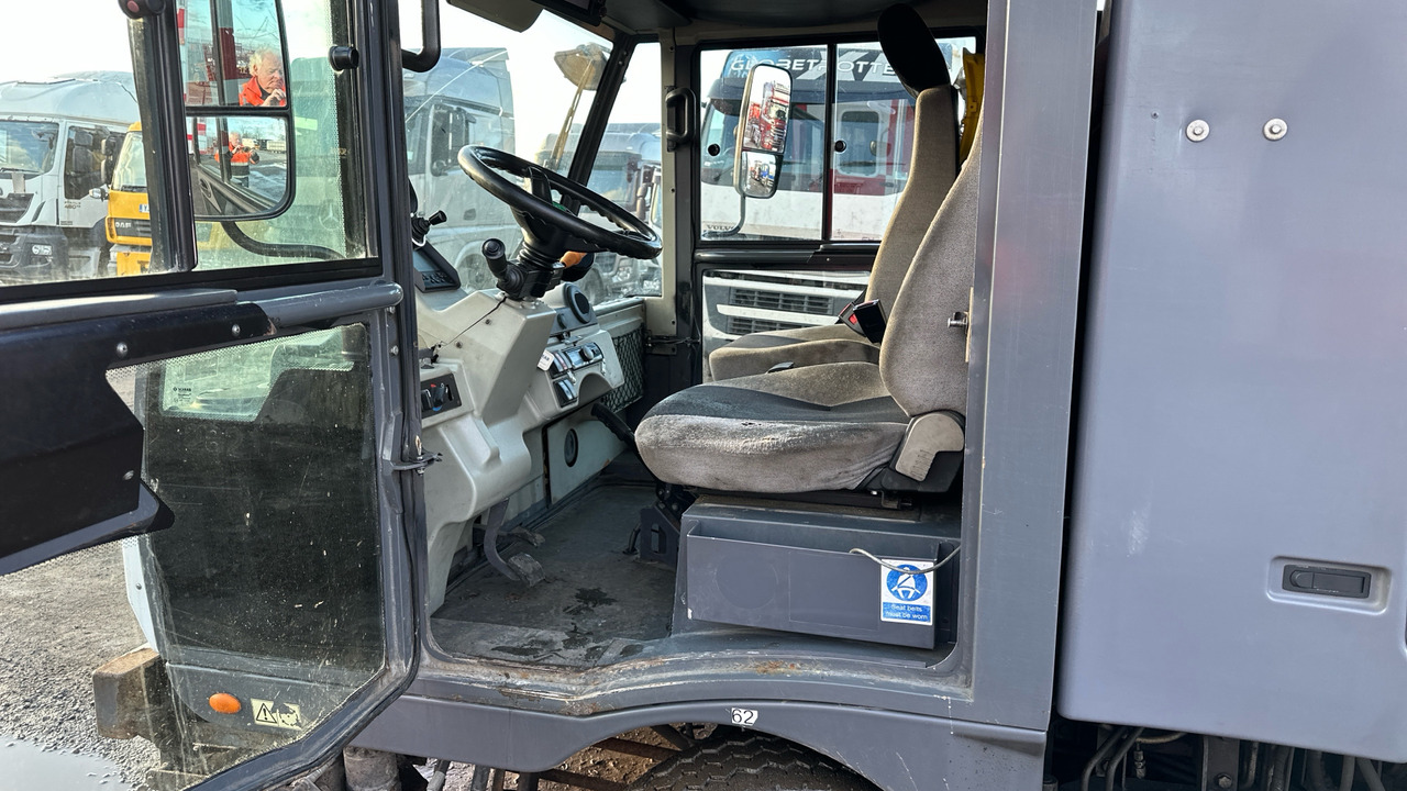 SCARAB M25H - Balayeuse de voirie: photos 5 SCARAB M25H - Balayeuse de voirie: photos 5