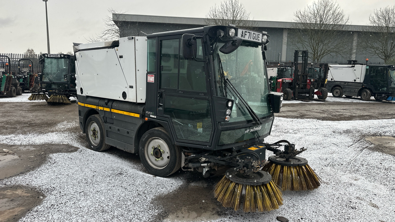 SCHMIDT SWINGO 200 - Balayeuse de voirie: photos 1 SCHMIDT SWINGO 200 - Balayeuse de voirie: photos 1