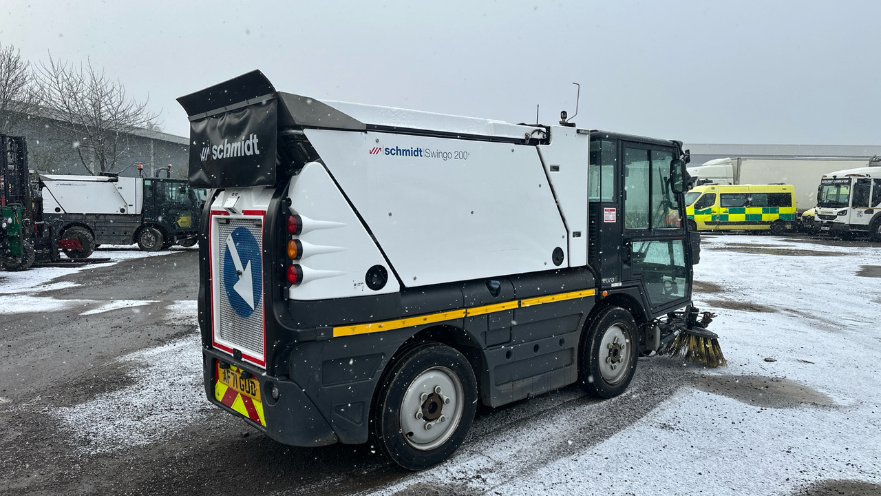 SCHMIDT SWINGO 200 - Balayeuse de voirie: photos 4 SCHMIDT SWINGO 200 - Balayeuse de voirie: photos 4
