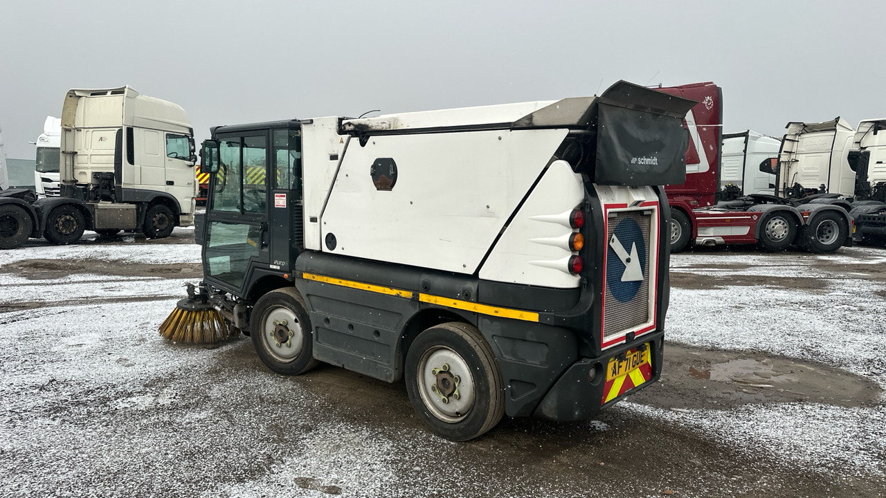 SCHMIDT SWINGO 200 - Balayeuse de voirie: photos 3 SCHMIDT SWINGO 200 - Balayeuse de voirie: photos 3