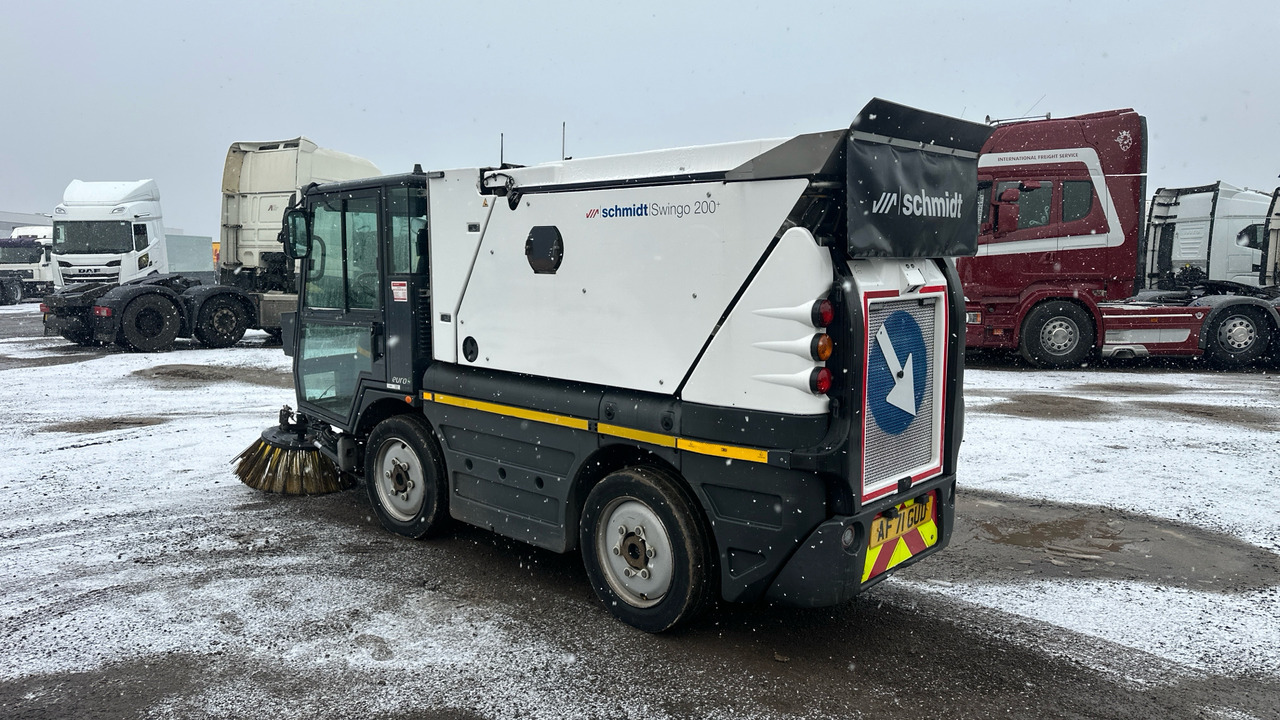 SCHMIDT SWINGO 200 - Balayeuse de voirie: photos 3 SCHMIDT SWINGO 200 - Balayeuse de voirie: photos 3