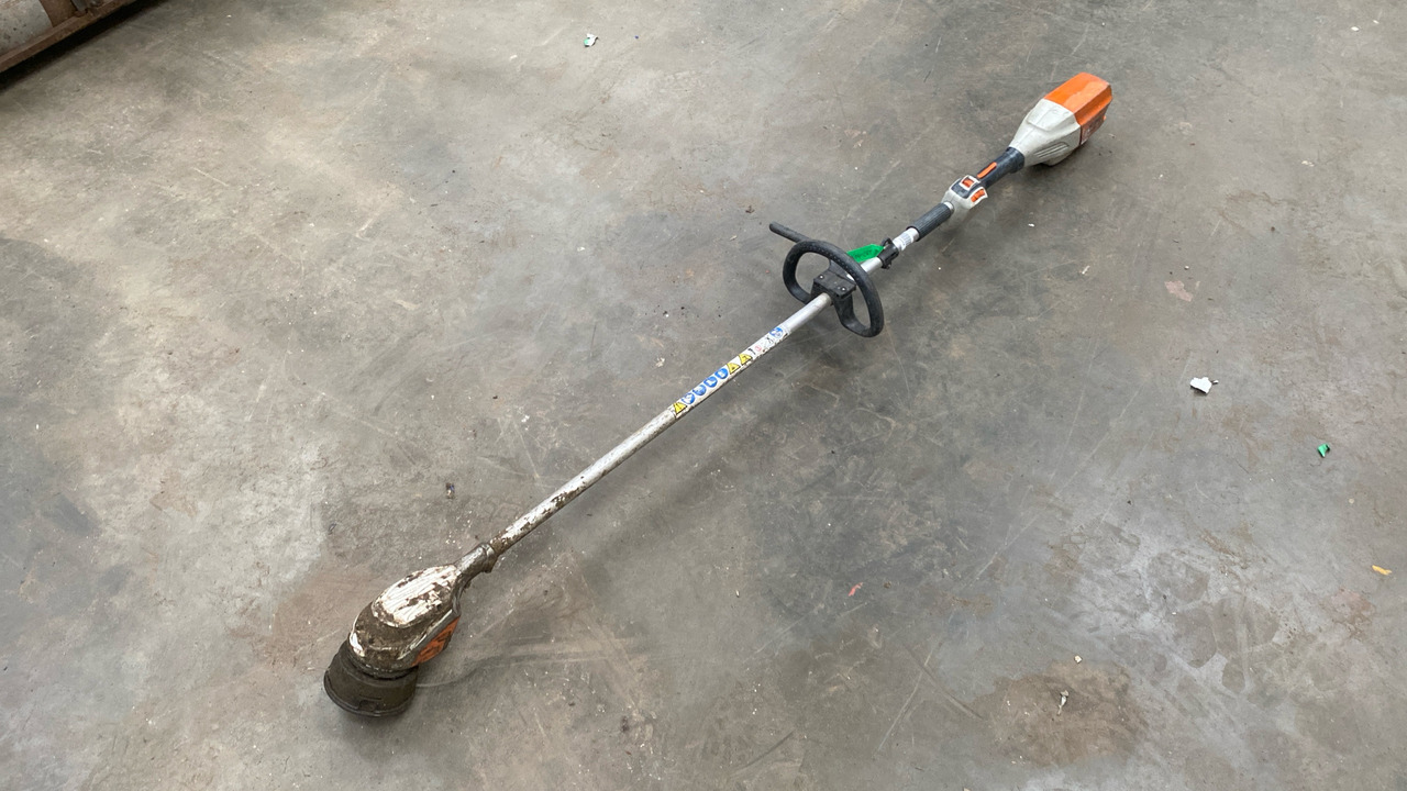 STIHL FSA90R STRIMMER * NO MOTOR* - Matériel de chantier: photos 4 STIHL FSA90R STRIMMER * NO MOTOR* - Matériel de chantier: photos 4